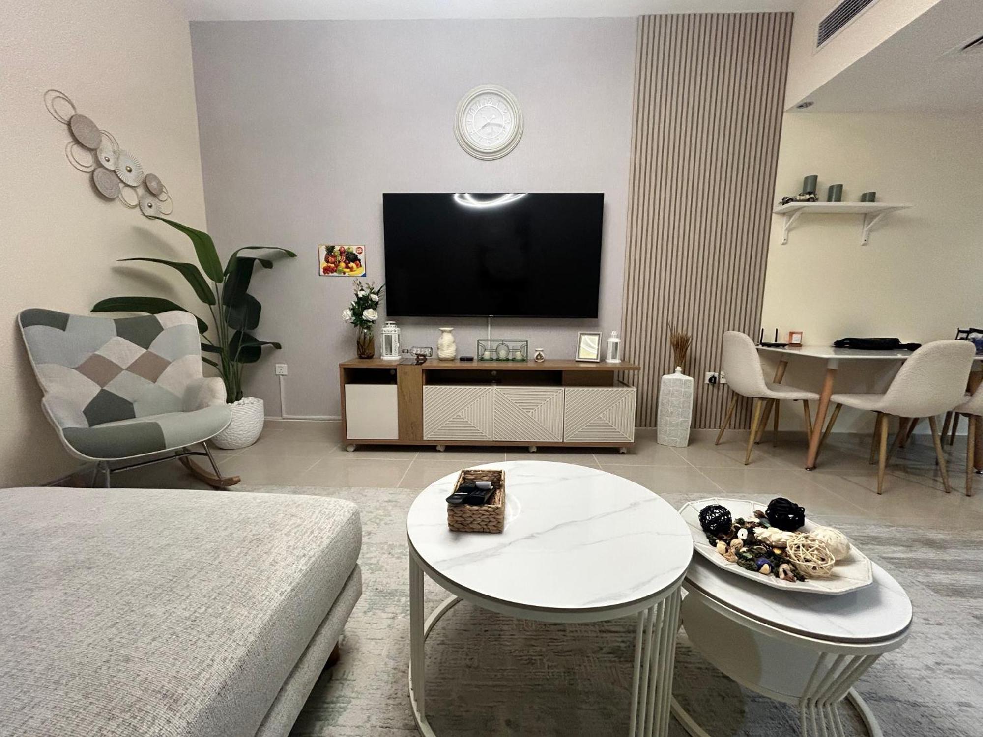 Deluxe 1bhk In Jvc, Self Check In ! * Dubai
